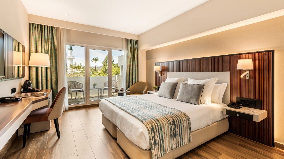 Schlafzimmer im Alanda Marbella Hotel