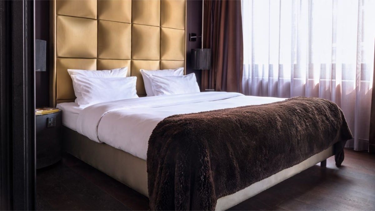 Schlafzimmer im Roomers Frankfurt, Autograph Collection