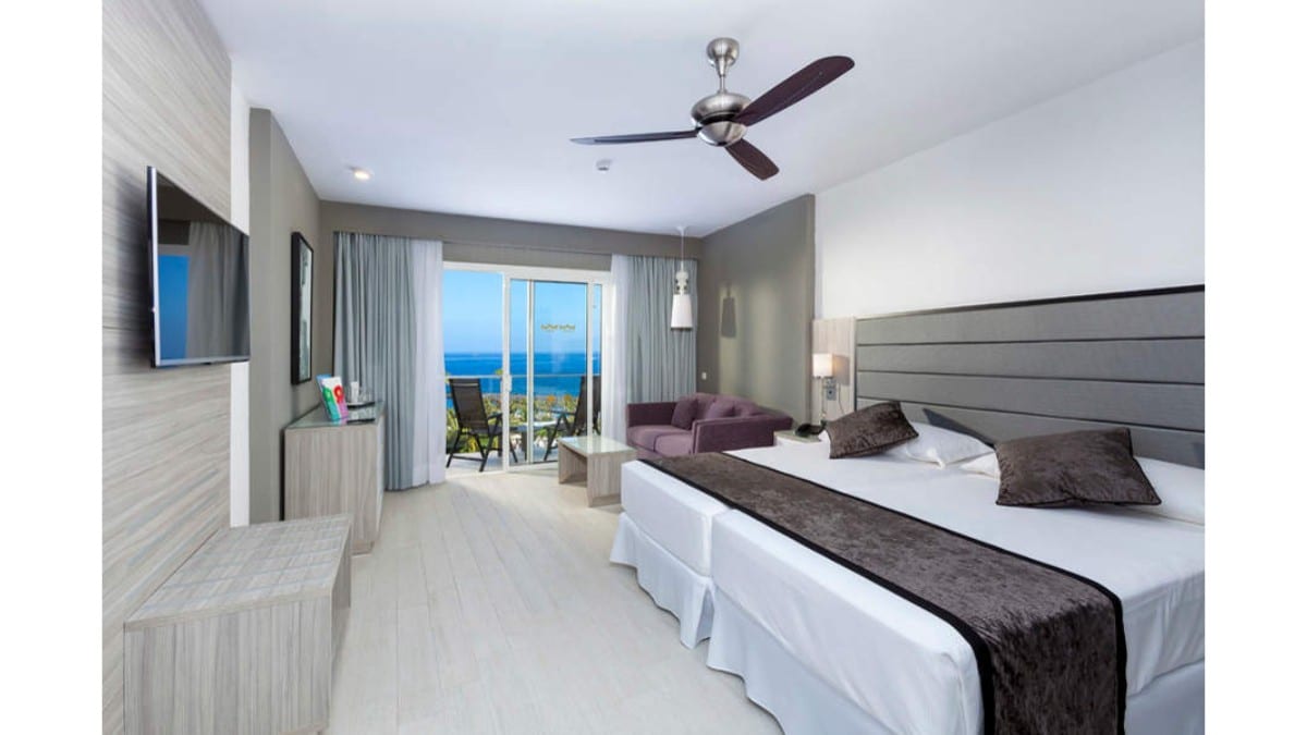Bedrooom at Hotel Riu Palace Tenerife