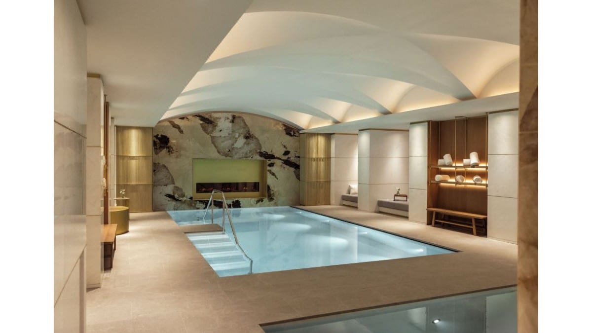Pool im Corinthia Grand Hotel Astoria Brussels