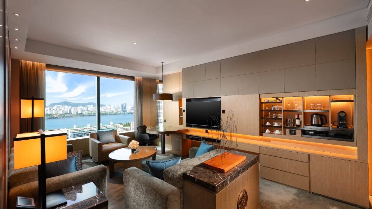 Bedroom at Conrad Seoul