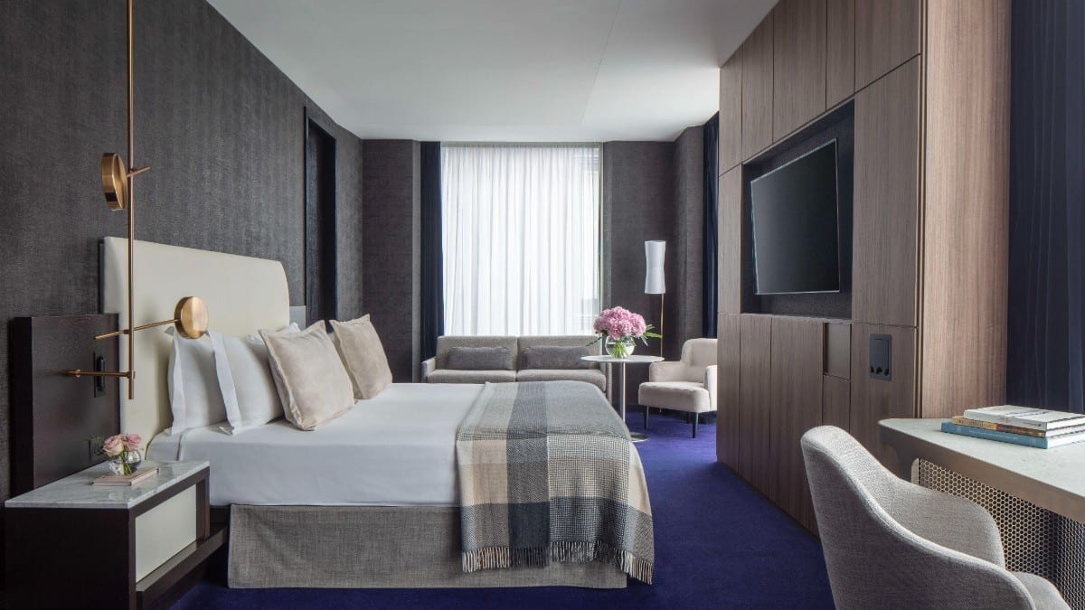 Schlafzimmer im Anantara The Marker Dublin Hotel