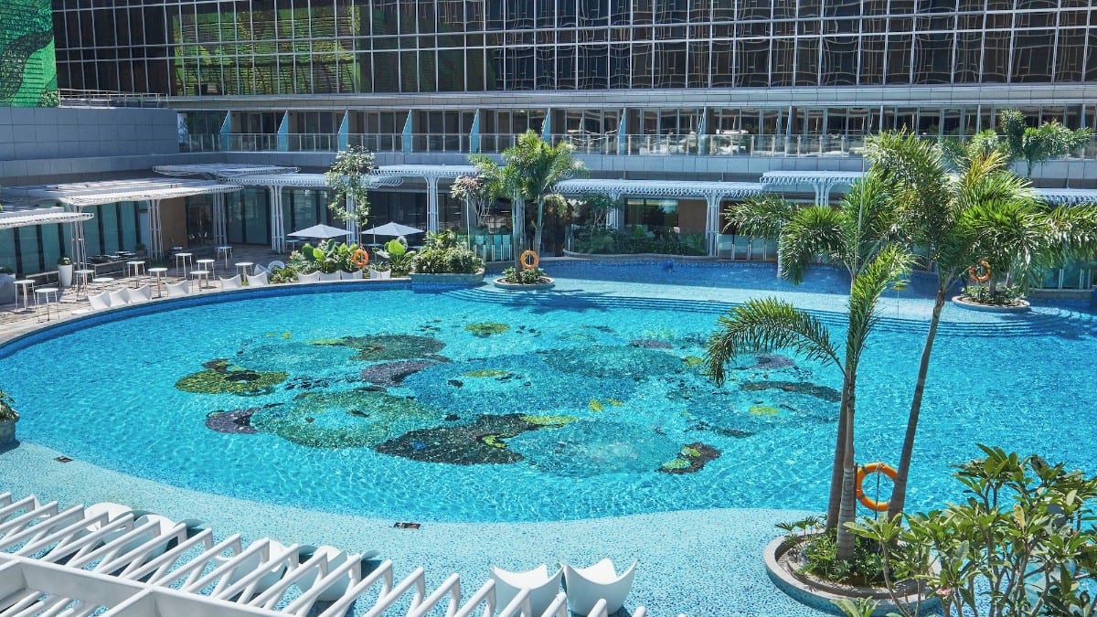 Pool im Hilton Manila Newport World Resorts