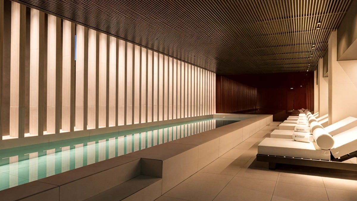 Pool im Kozmo Hotel Suites & Spa - Small Luxury Hotels of the World