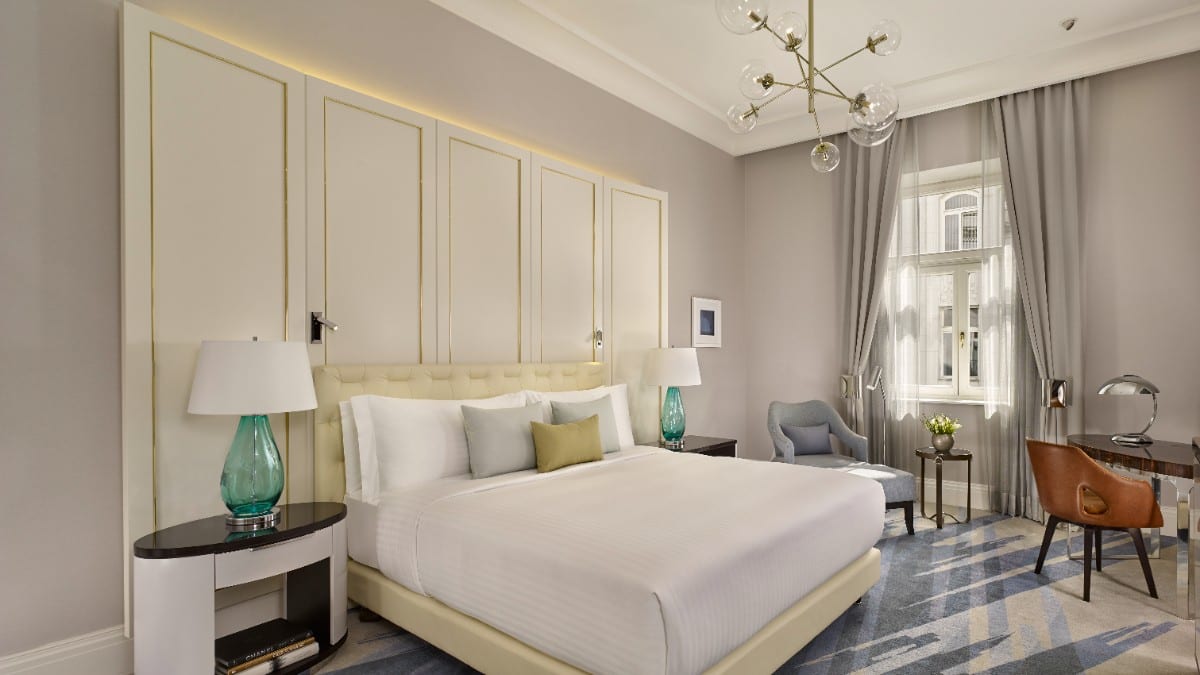 Schlafzimmer im Al Habtoor Palace Budapest