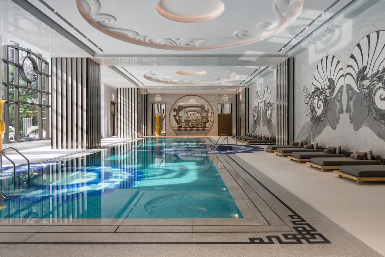 Pool im THE KARL LAGERFELD