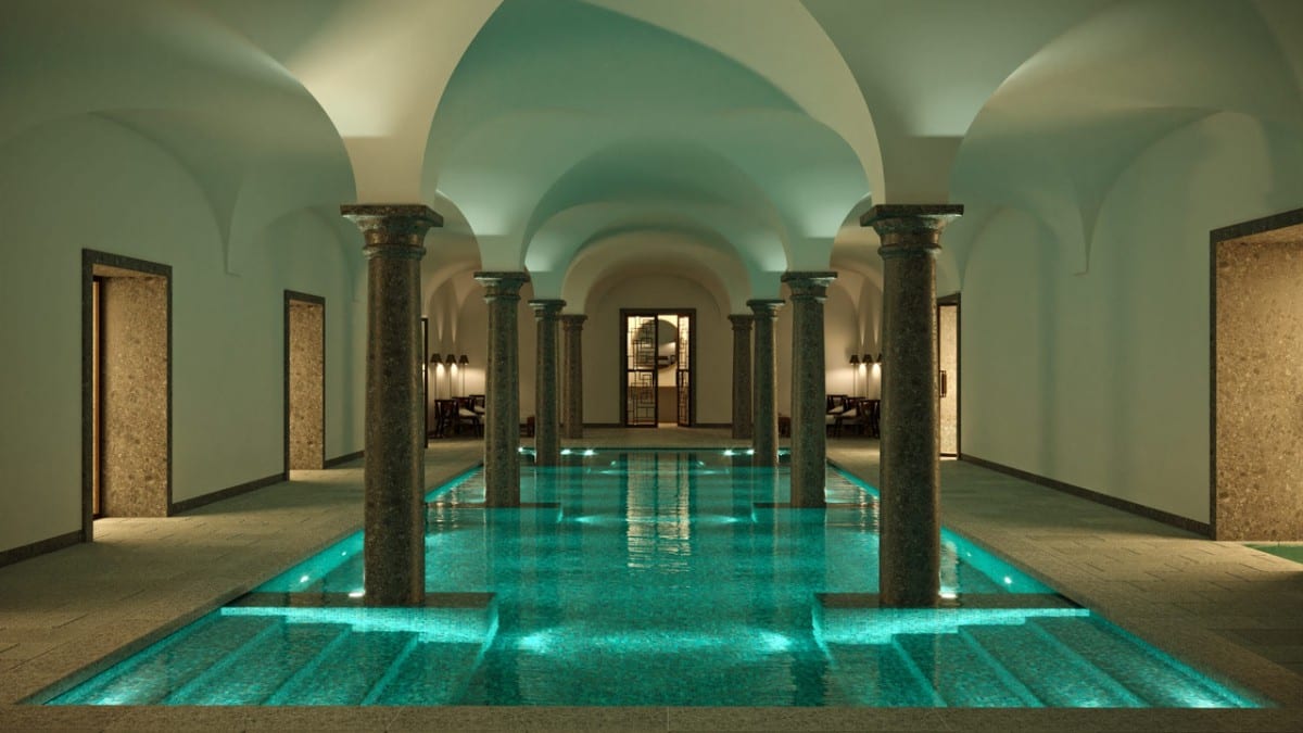 Pool im Portrait Milano – Lungarno Collection