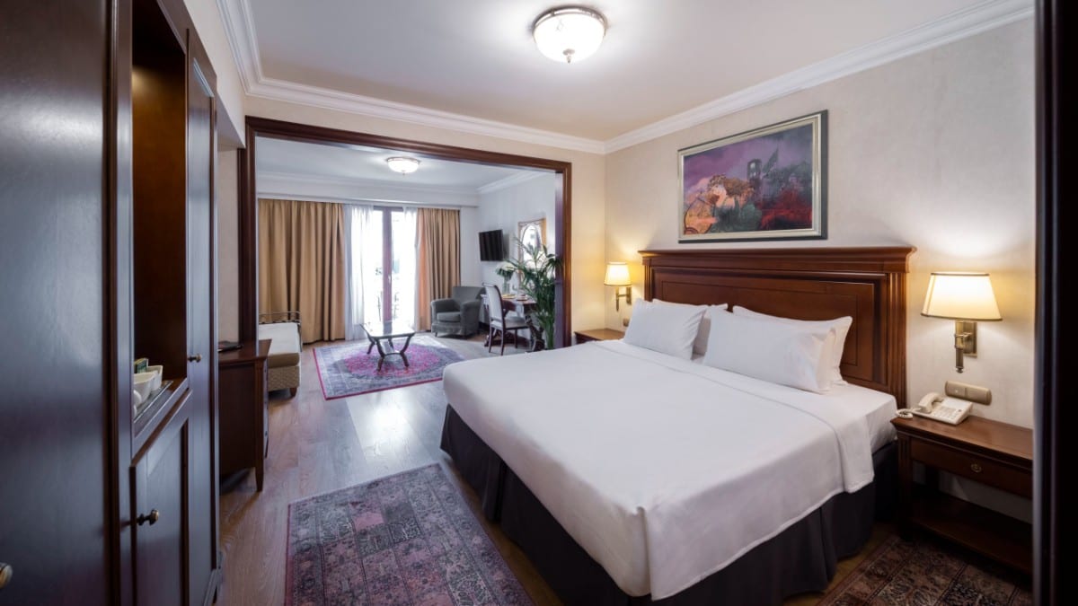 Schlafzimmer im Electra Palace Athens