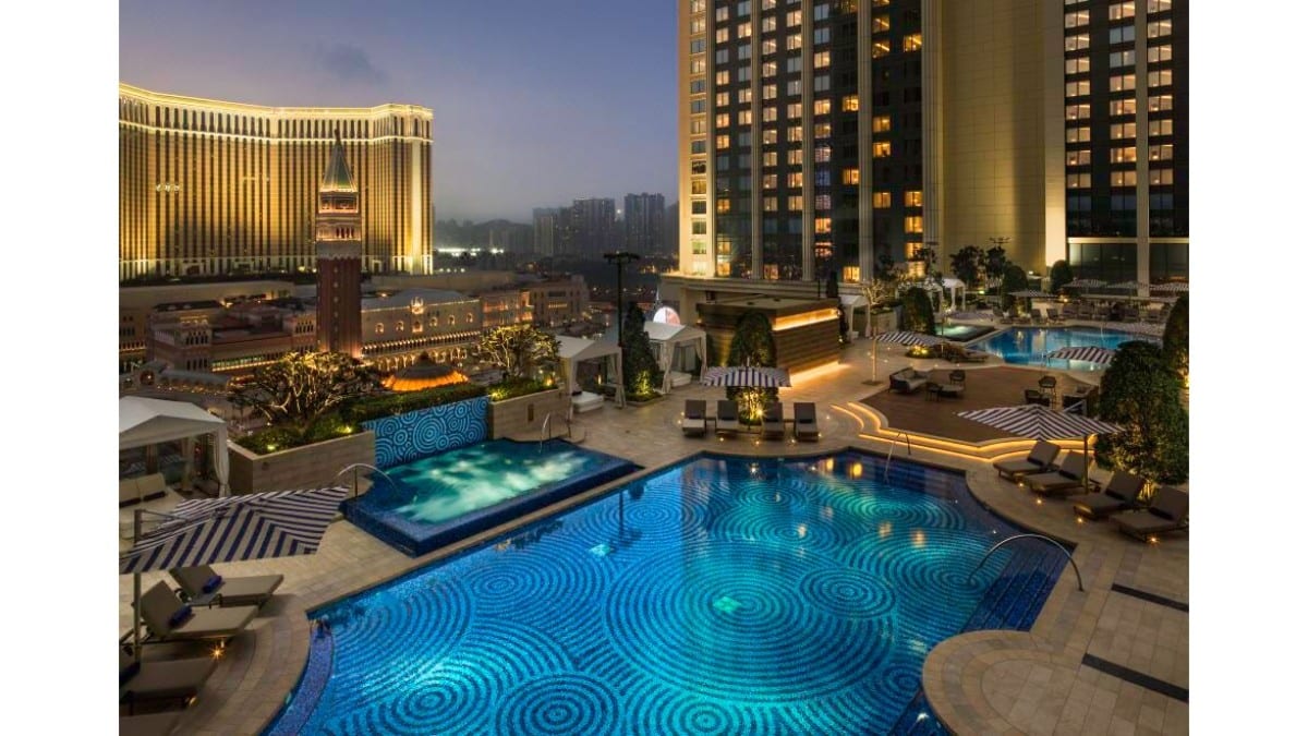 Pool im The St. Regis Macao