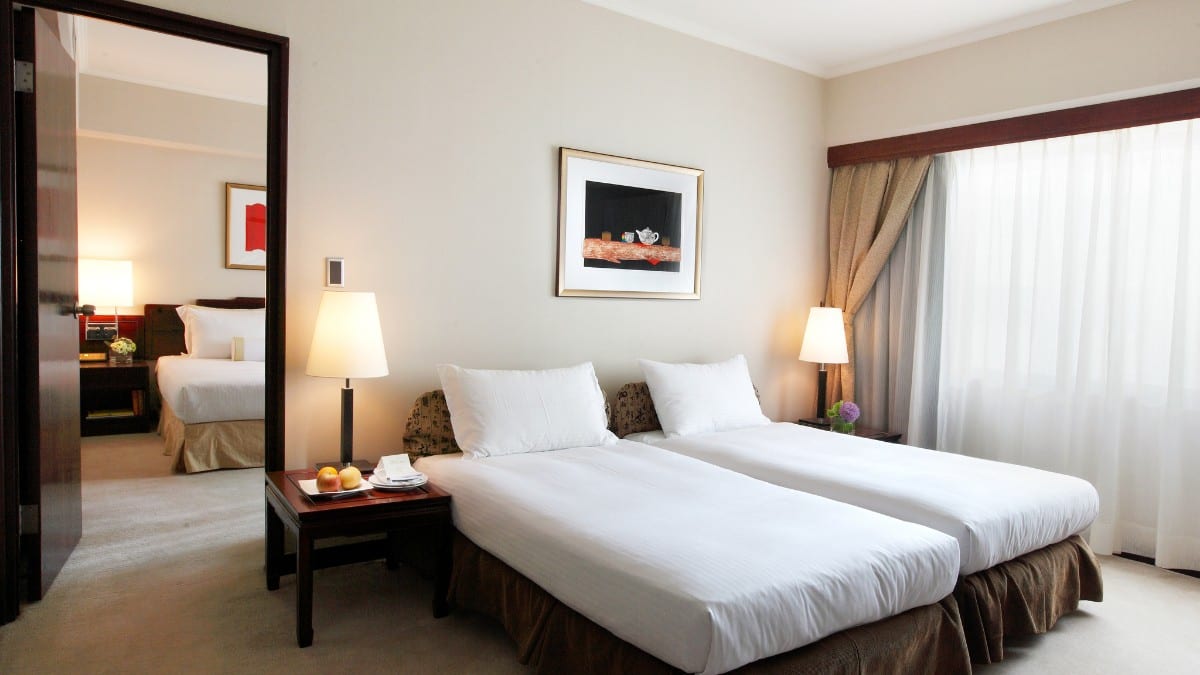 Bedroom at Howard Plaza Hotel