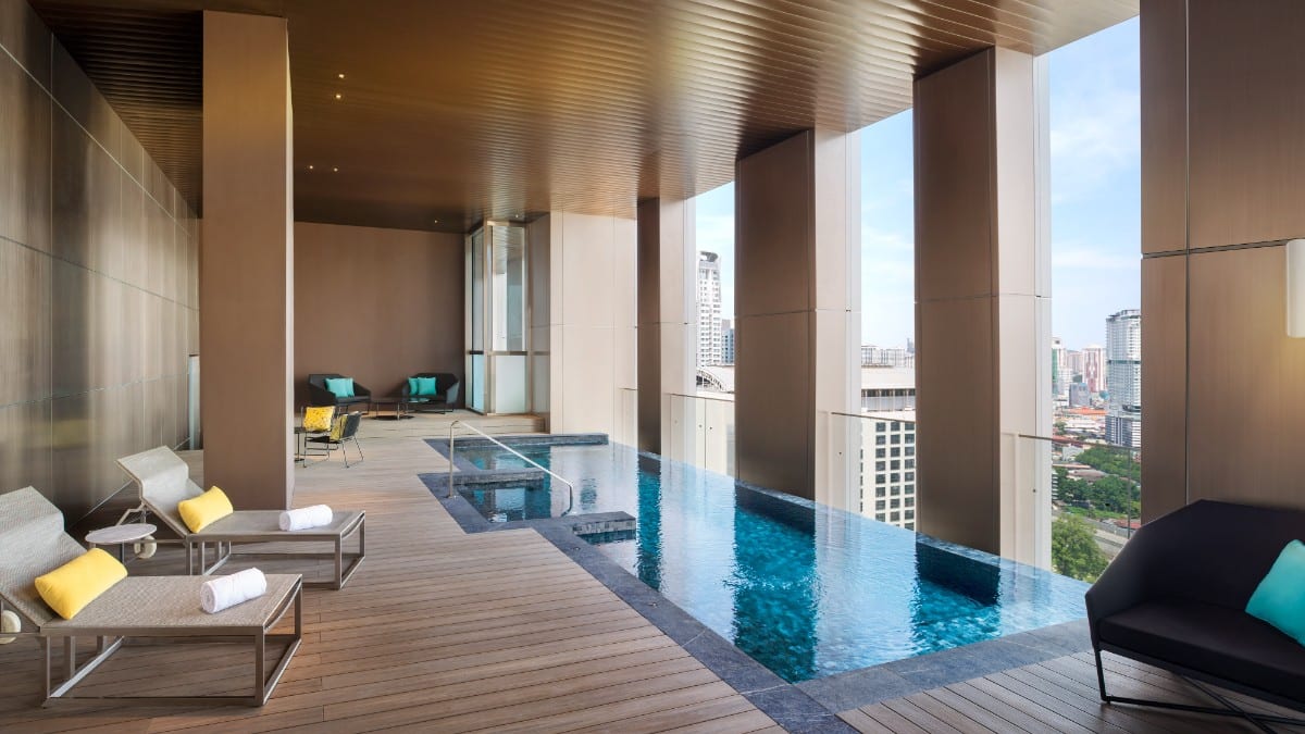 Pool im W Kuala Lumpur