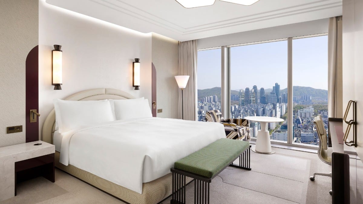 Bedroom at Josun Palace, a Luxury Collection Hotel, Seoul Gangnam