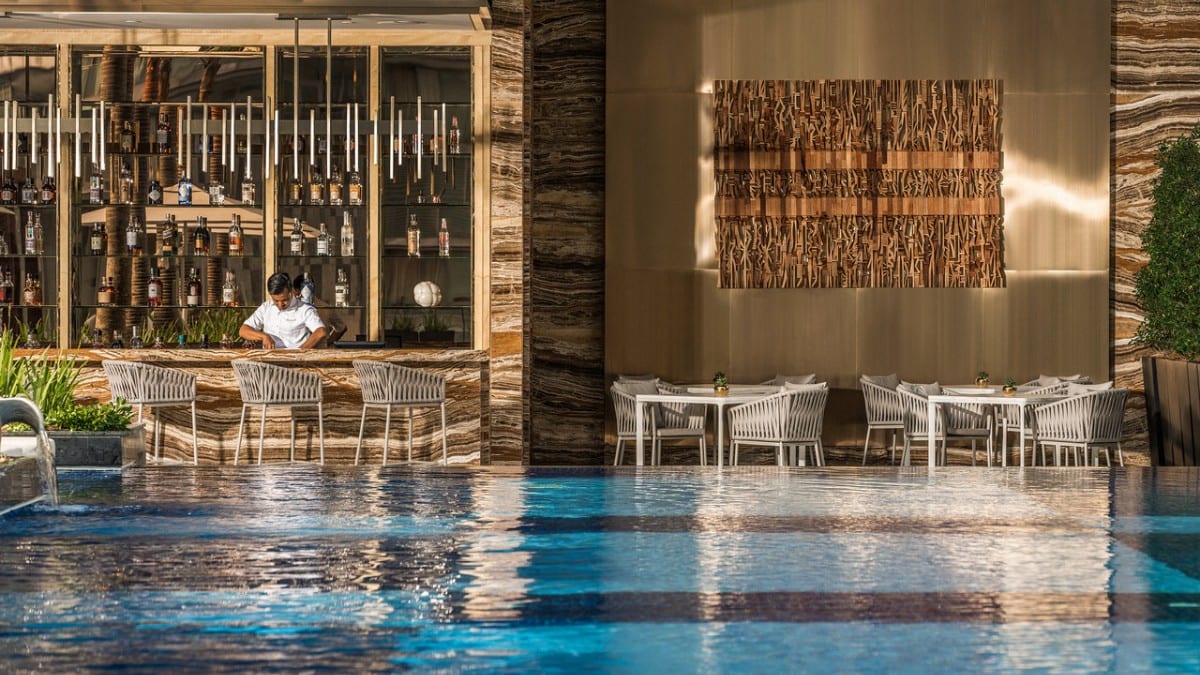 Pool im Four Seasons Hotel Kuala Lumpur