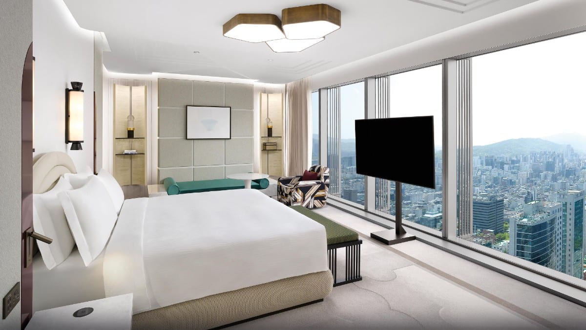 Bedroom at Josun Palace, a Luxury Collection Hotel, Seoul Gangnam