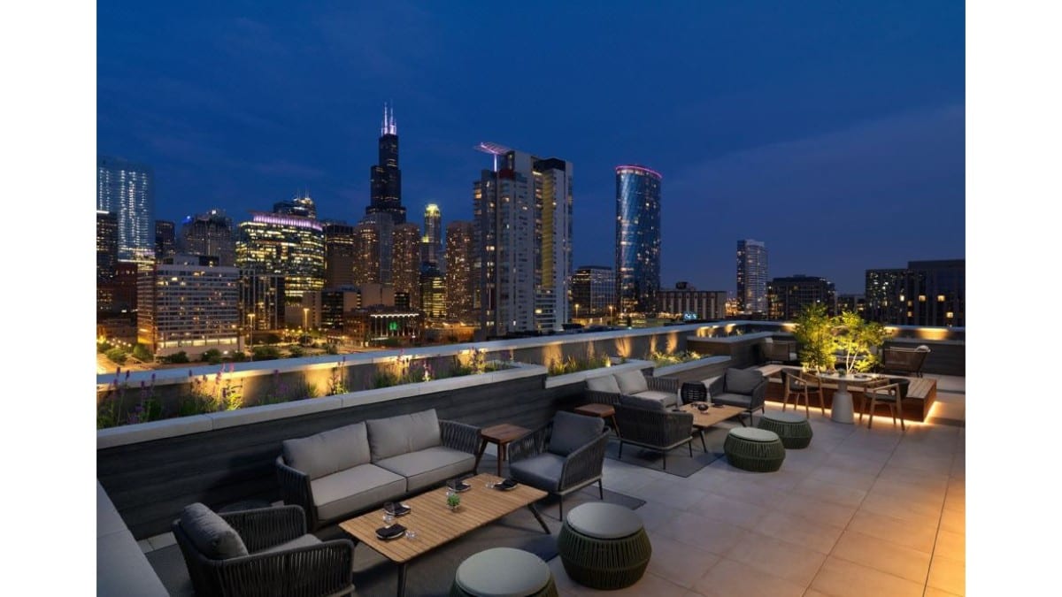 Rooftop-Bar im Nobu Hotel Chicago