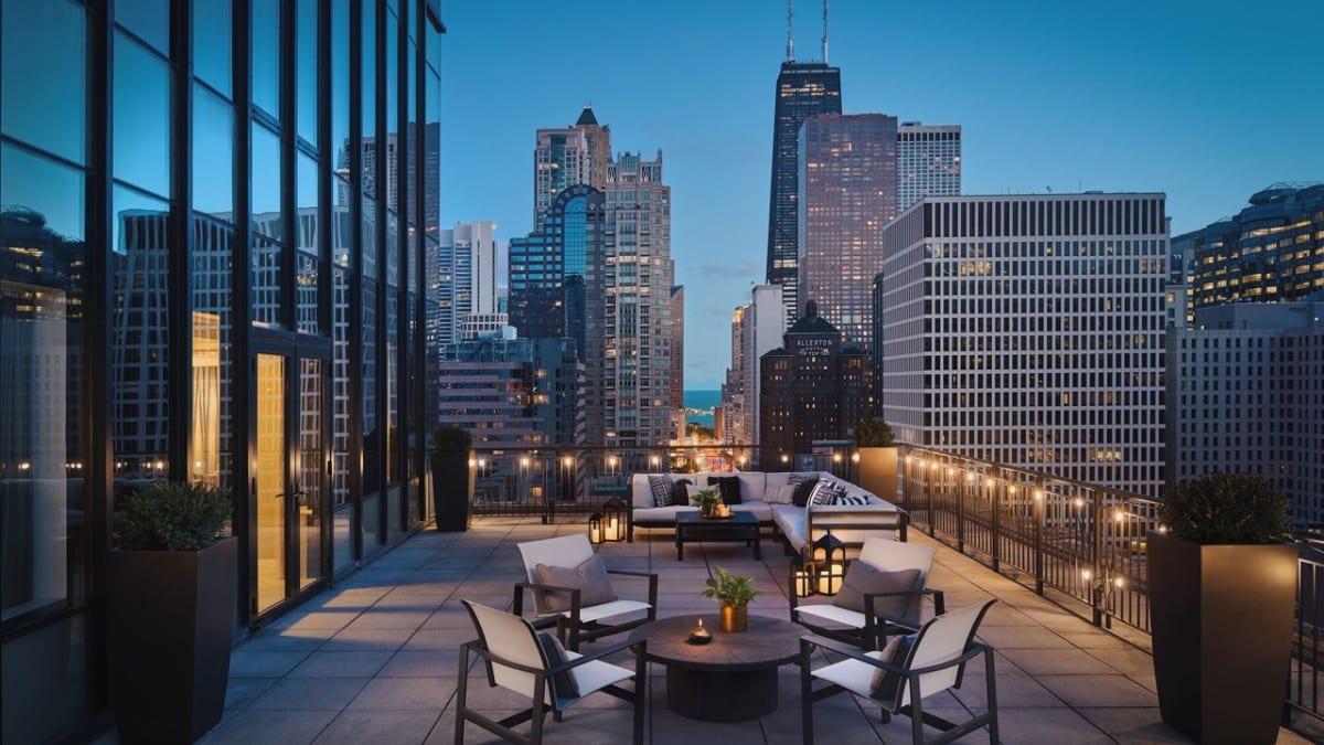 Rooftop-Bar im The Gwen, a Luxury Collection Hotel, Michigan Avenue Chicago