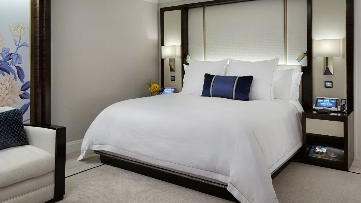 Bedroom at The Peninsula Chicago