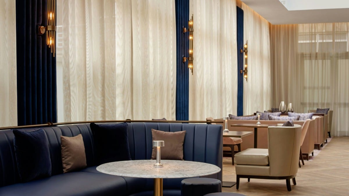 Schlafzimmer im Sheraton Grand Hotel & Spa
