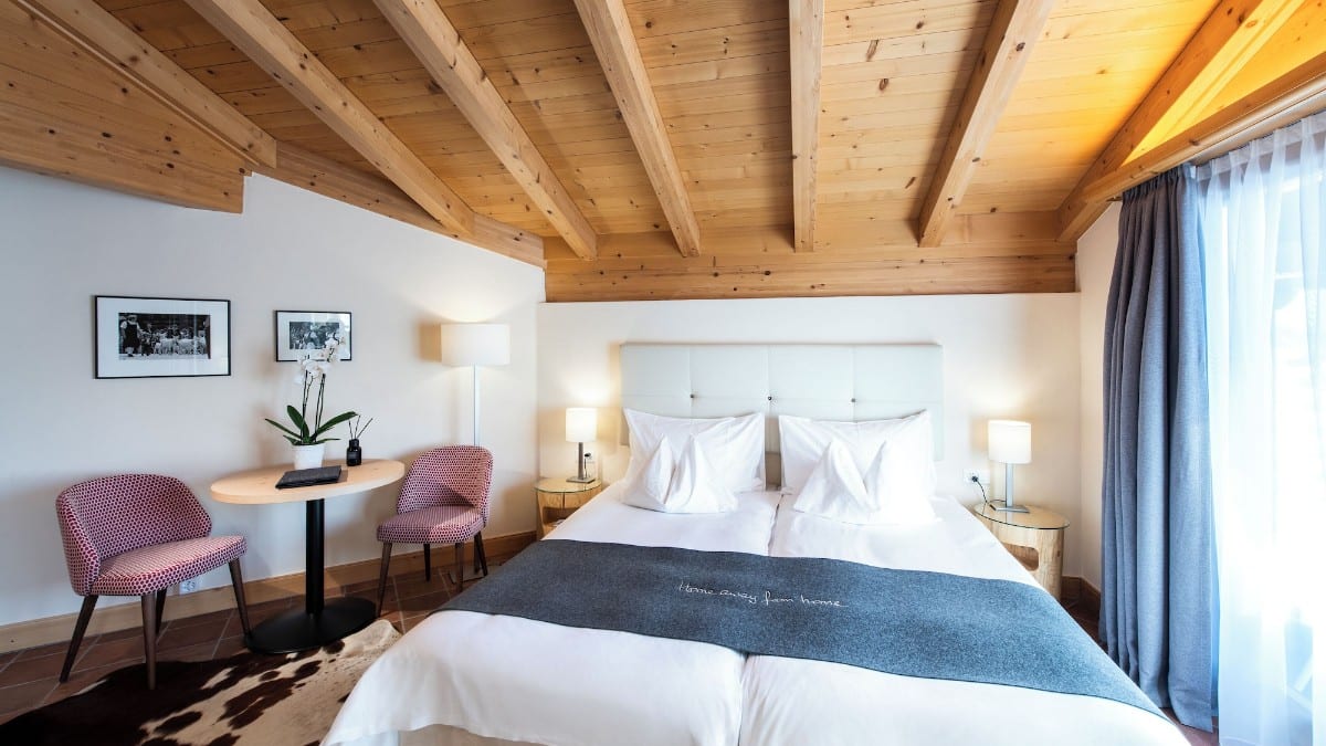 Schlafzimmer im Golfhotel les Hauts de Gstaad & Spa