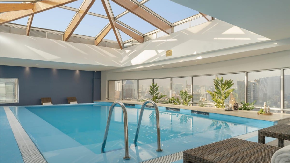 Pool im NH Collection Plaza Santiago