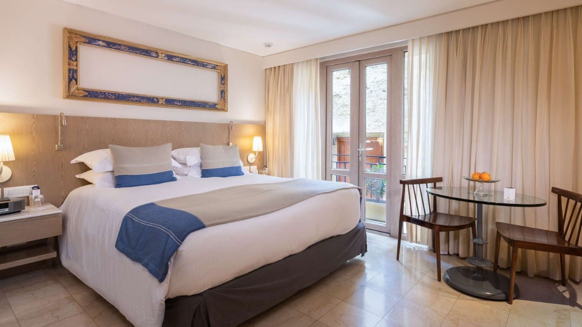 Schlafzimmer im Sofitel Legend Santa Clara Cartagena