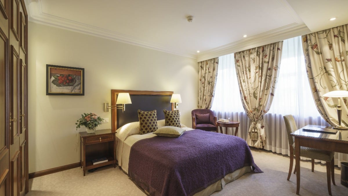 Bedroom at Suvretta House