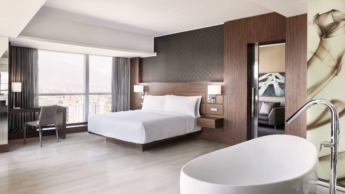 Schlafzimmer im AC Hotel Santiago Costanera Center