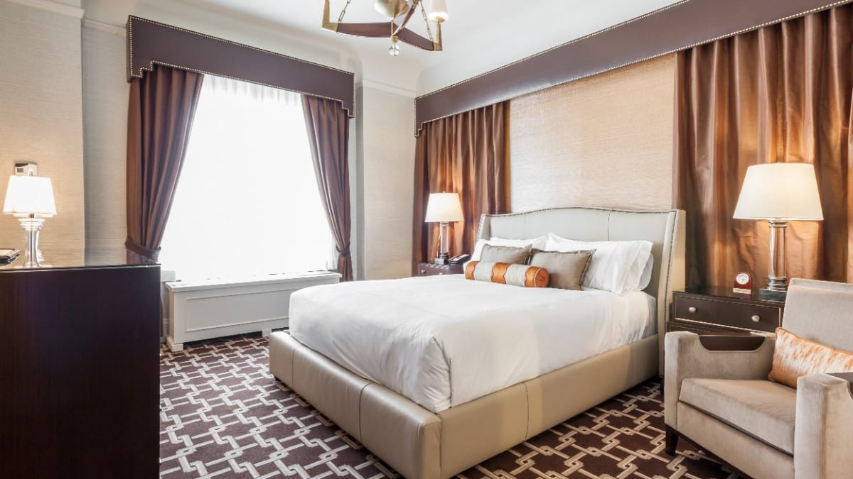 Bedroom at Fairmont San Francisco