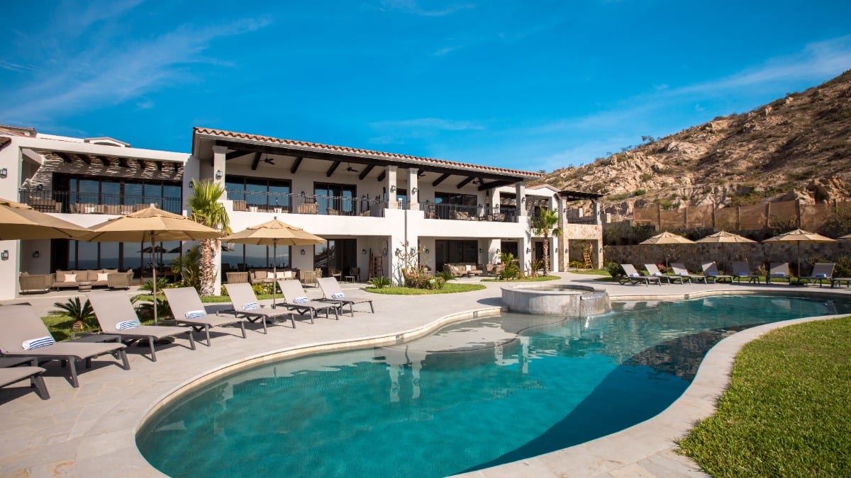 Pool im Live Aqua Private Residences Los Cabos