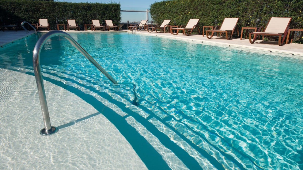 Pool im Hilton Buenos Aires