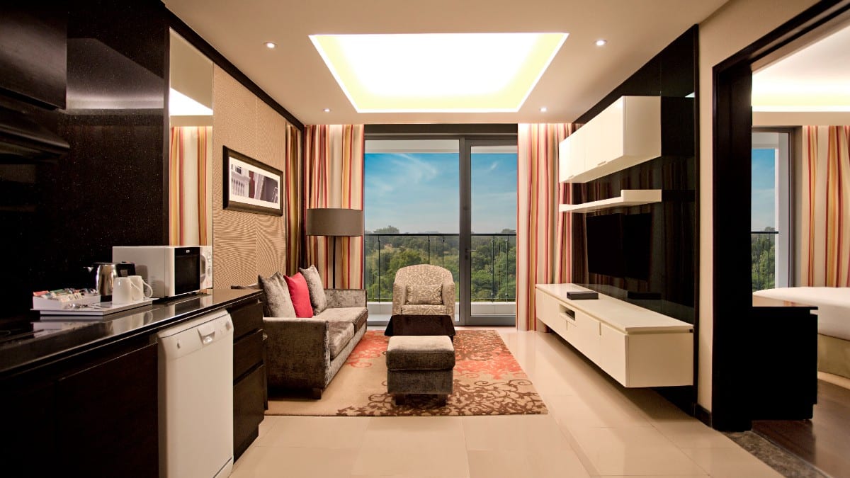 Schlafzimmer im DoubleTree Suites by Hilton Bengaluru Outer Ring Road