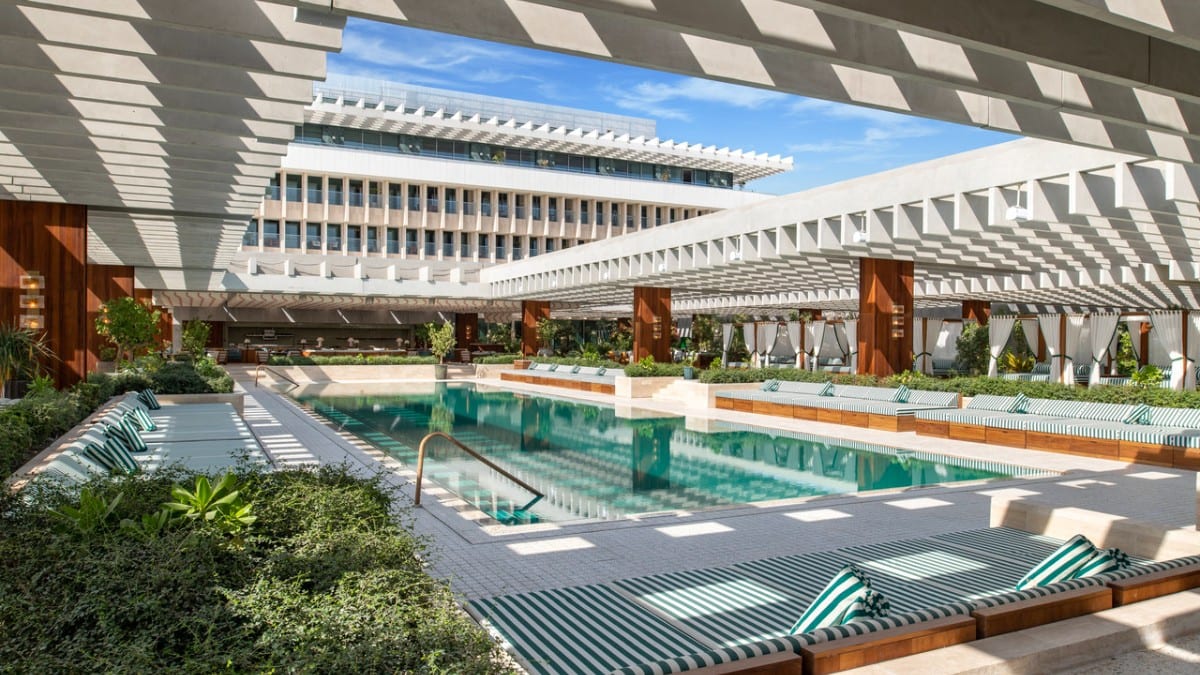 Pool im The Ned Doha