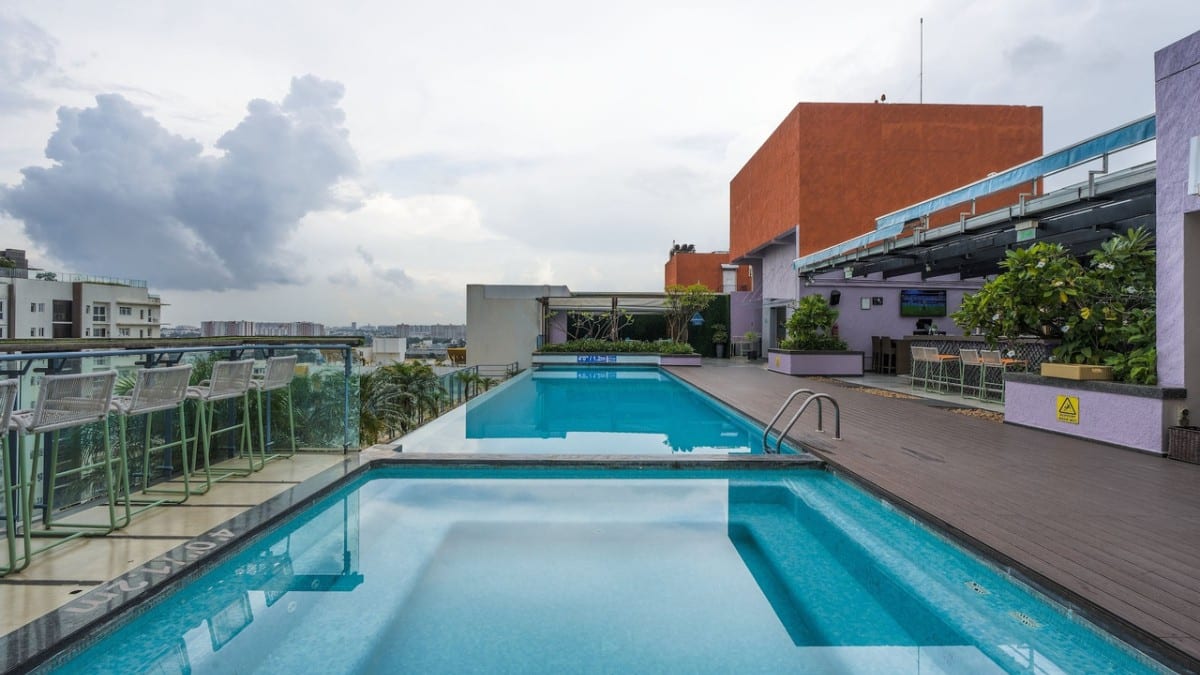 Pool im DoubleTree Suites by Hilton Bengaluru Outer Ring Road