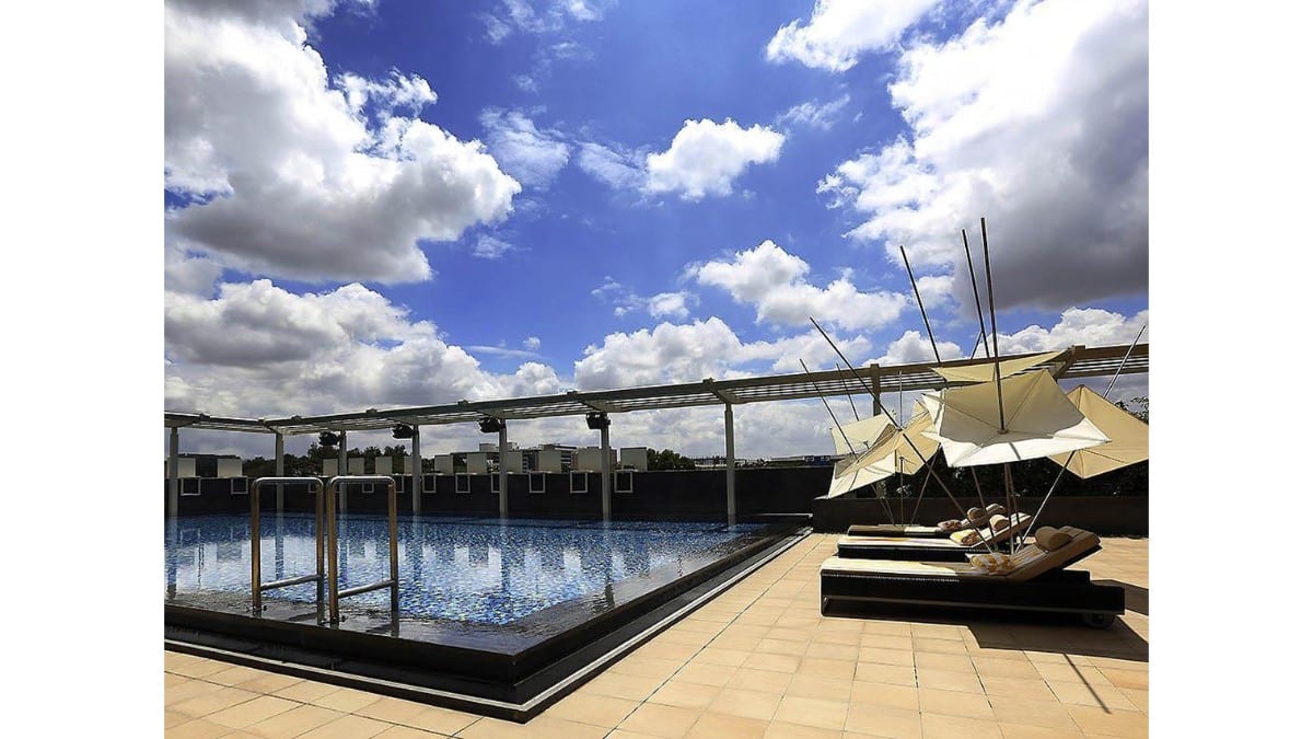 Pool im Novotel Bengaluru Outer Ring Road