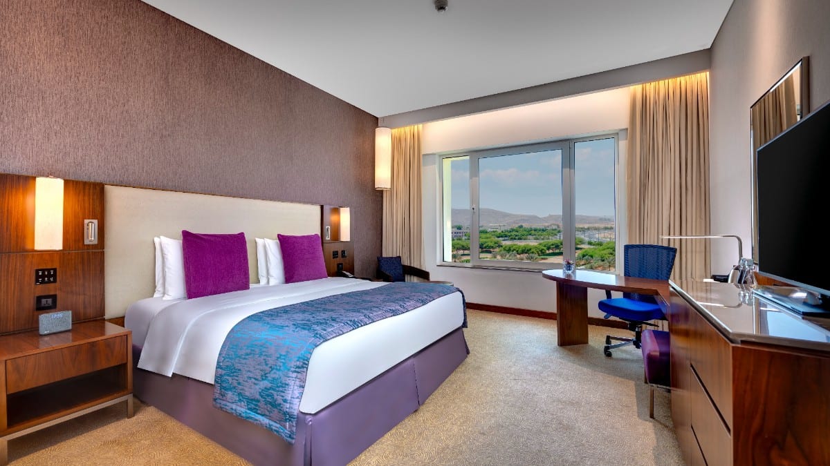 Schlafzimmer im Crowne Plaza MUSCAT OCEC by IHG