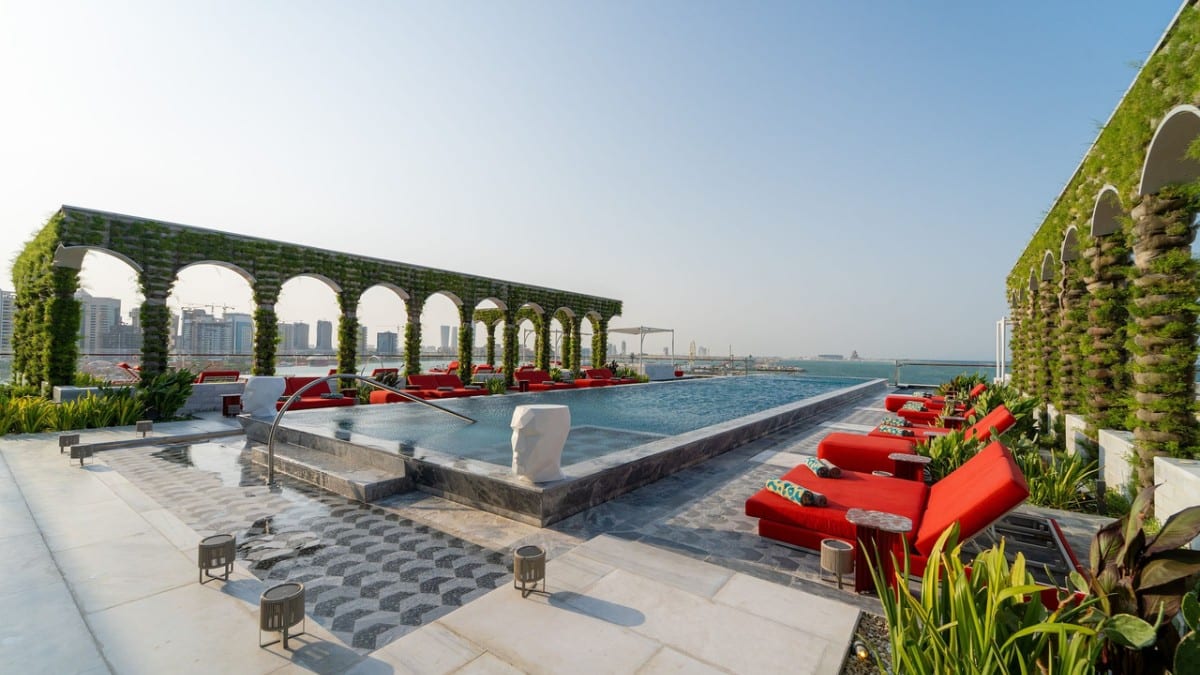 Pool im Raffles Doha