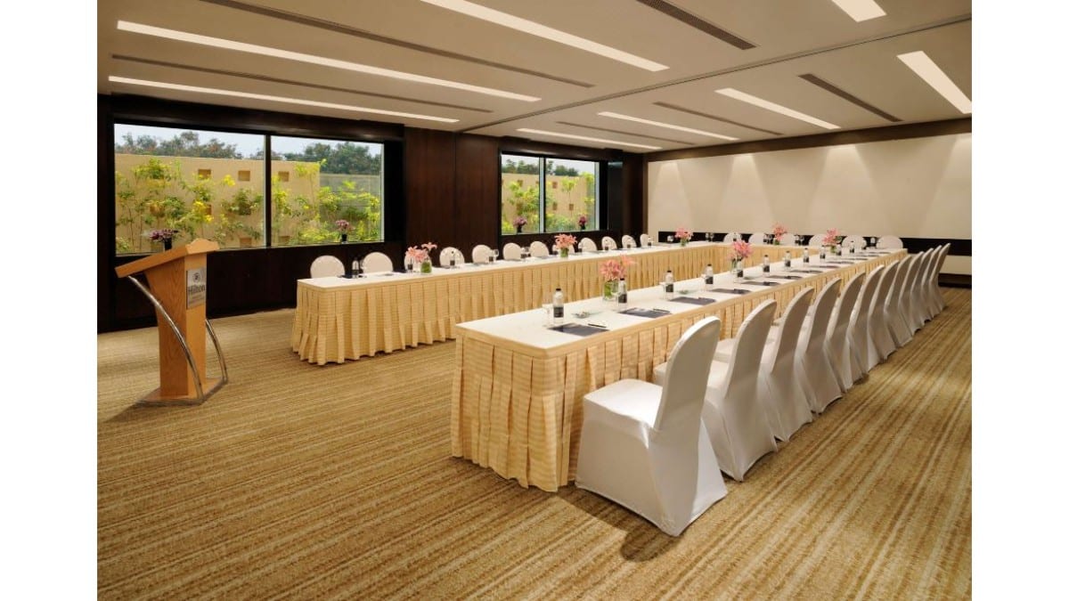 Konferenzraum im Hilton Bangalore Embassy GolfLinks
