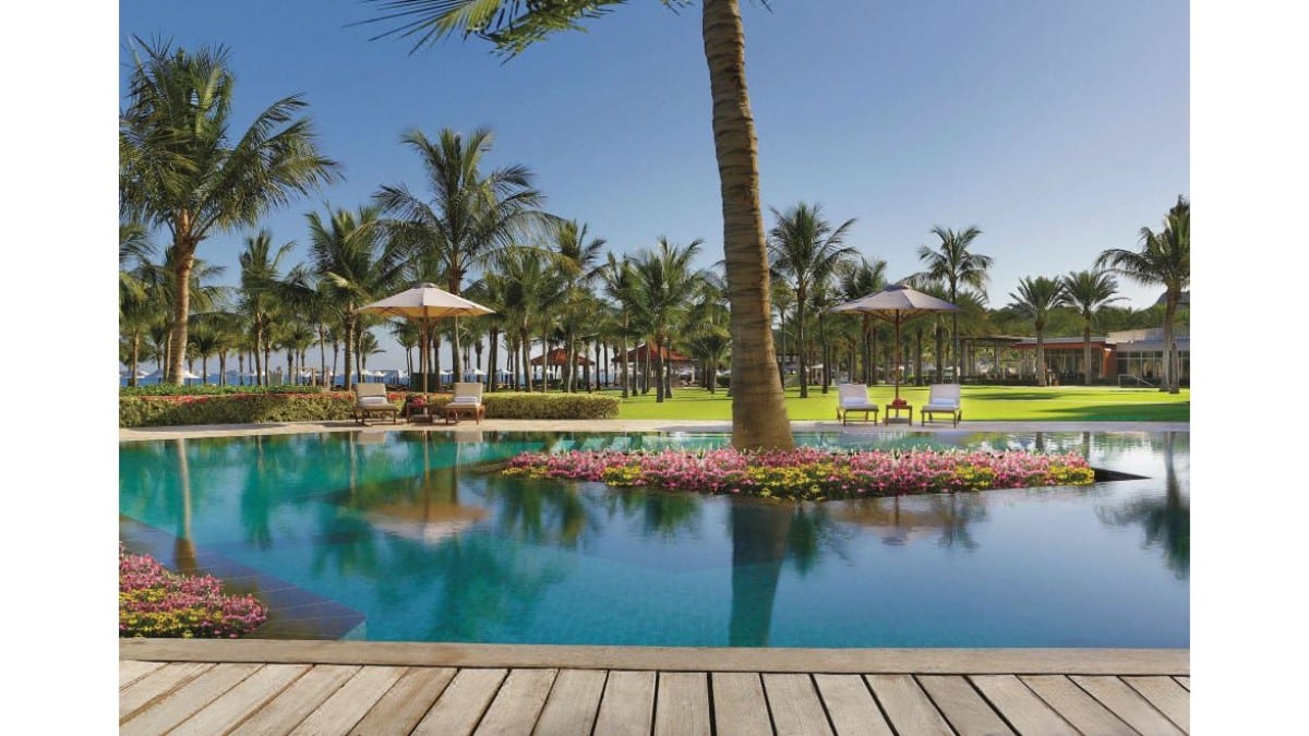 Pool im Al Bustan Palace, a Ritz-Carlton Hotel
