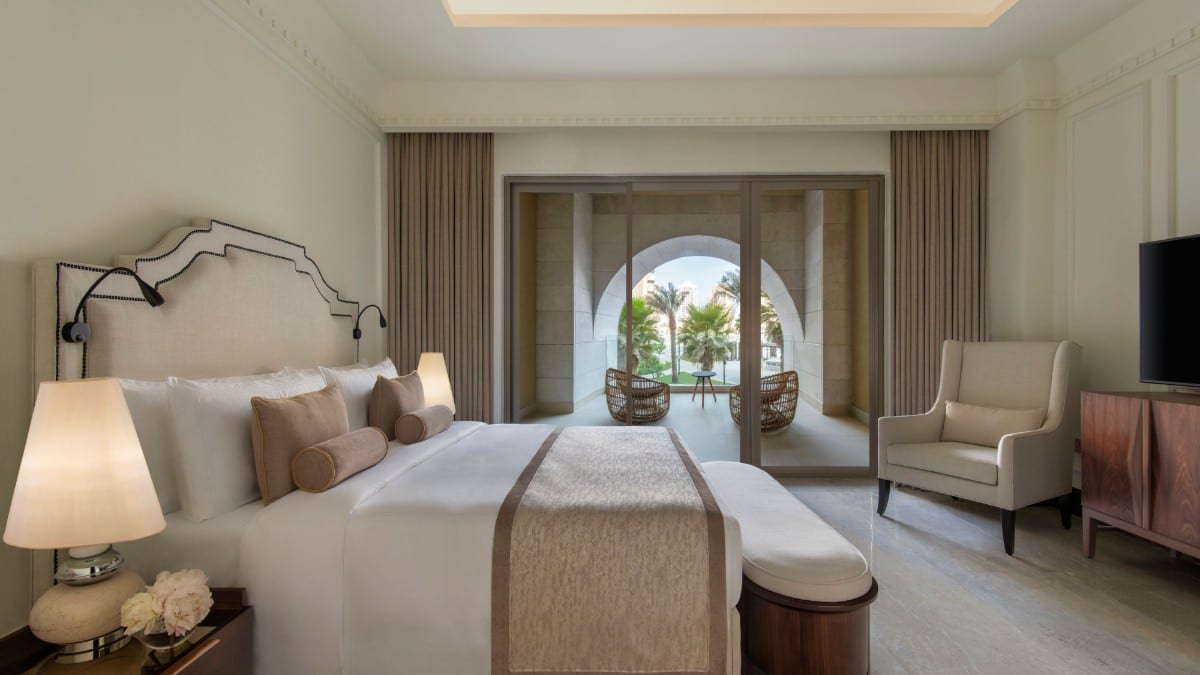 Schlafzimmer im The St. Regis Marsa Arabia Island, the Pearl Qatar