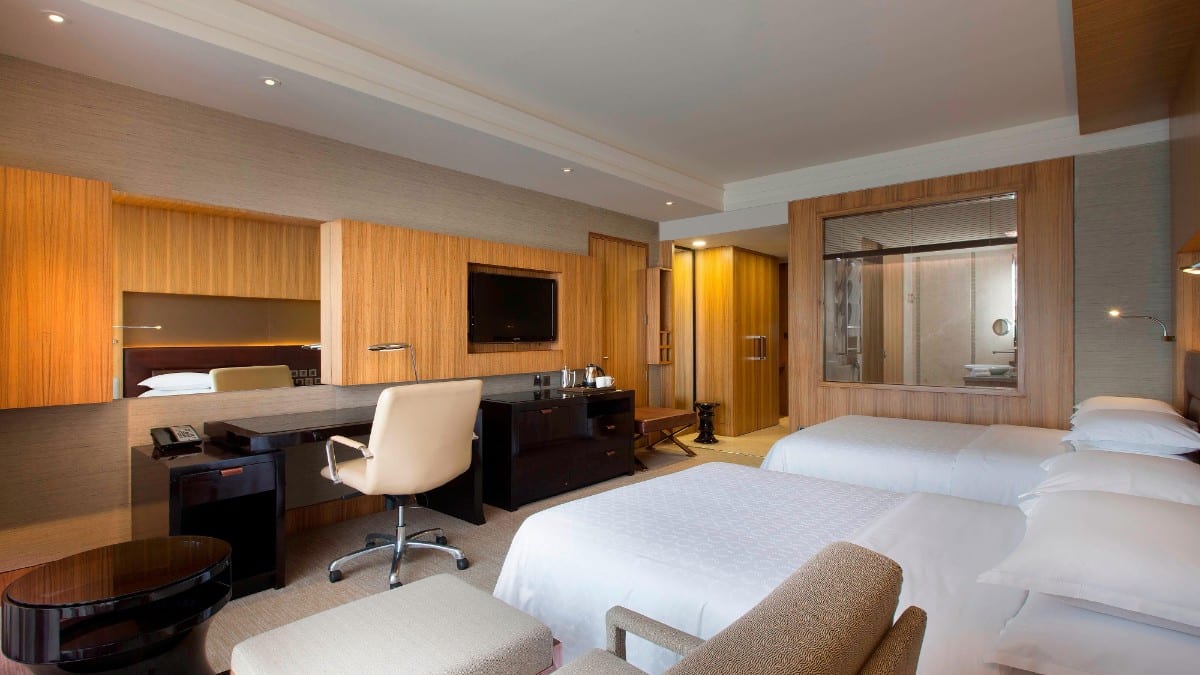 Schlafzimmer im Sheraton Grand Bangalore Hotel at Brigade Gateway