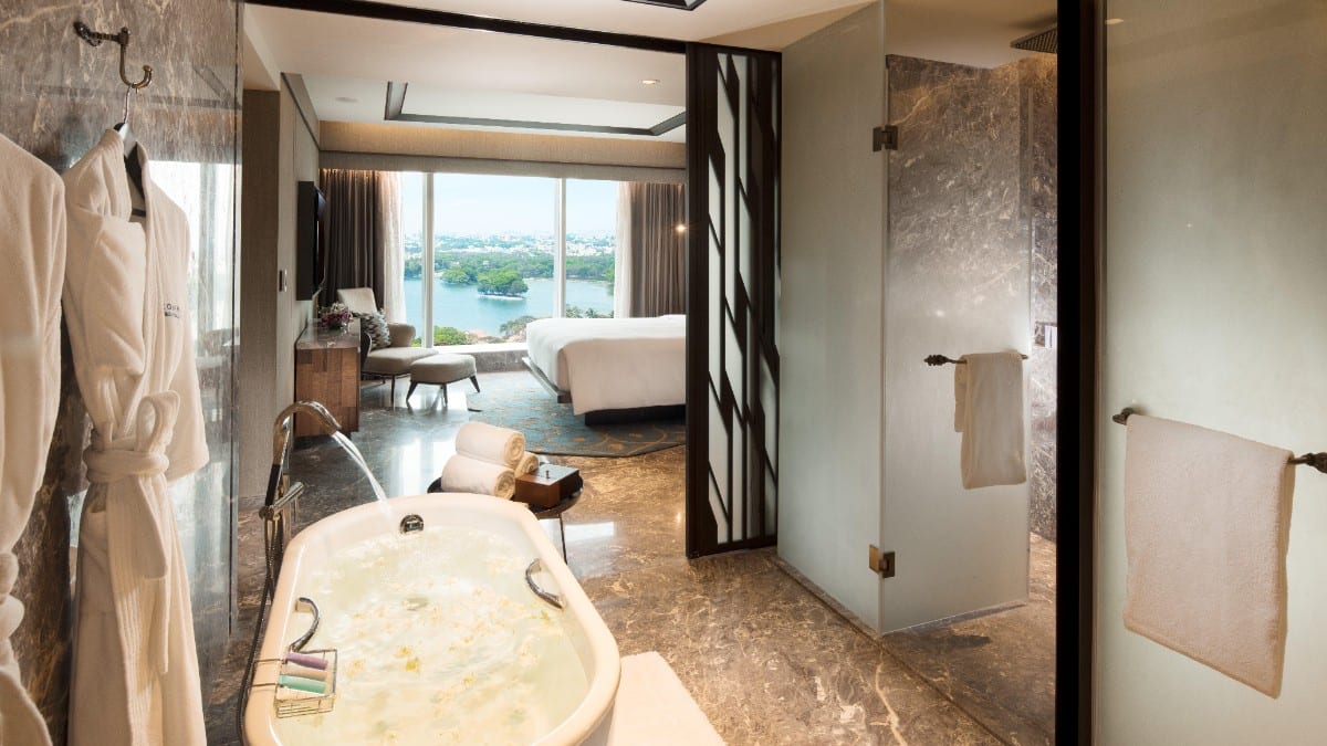 Schlafzimmer im Conrad Bengaluru