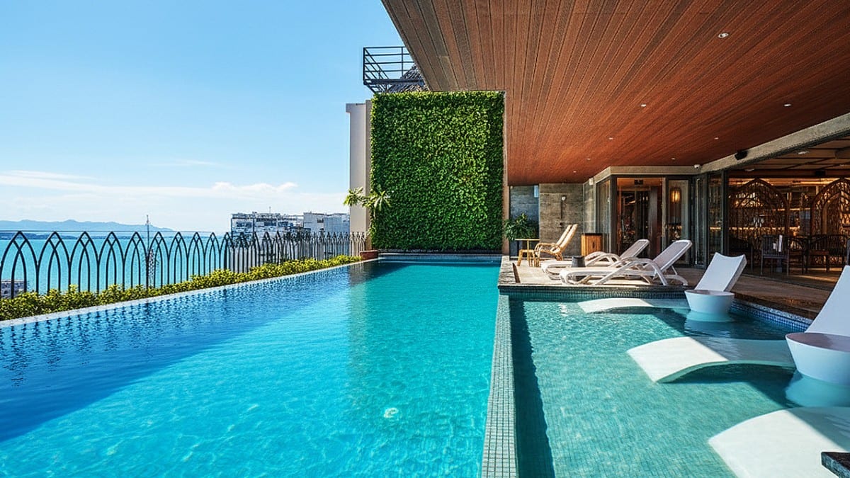 Pool im Champton Nha Trang Hotel