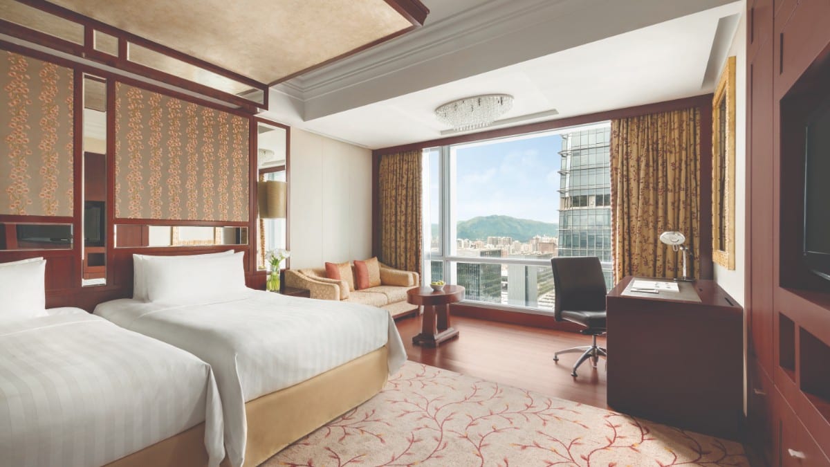 Bedroom at Futian Shangri-La, Shenzhen