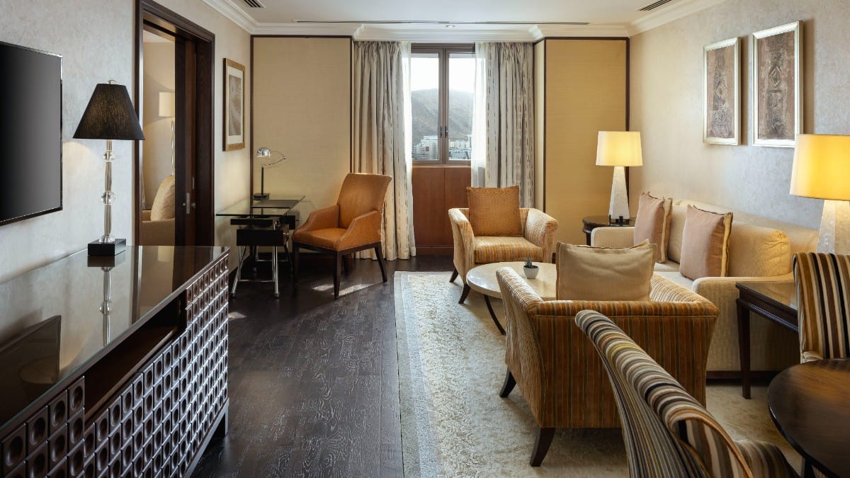 Schlafzimmer im Sheraton Oman Hotel