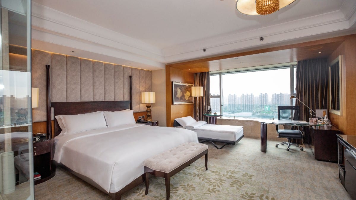 Schlafzimmer im InterContinental Hotels CENTURY CITY CHENGDU by IHG