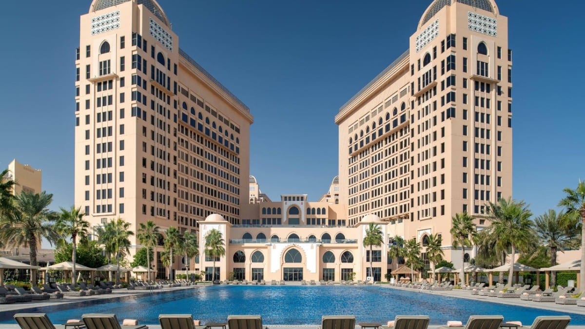 Pool im The St. Regis Doha
