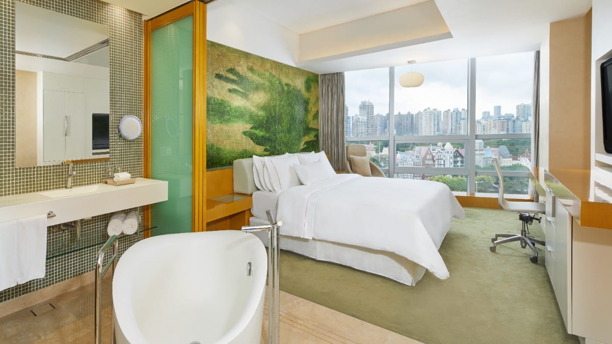 Bedroom at The Westin Shenzhen Nanshan